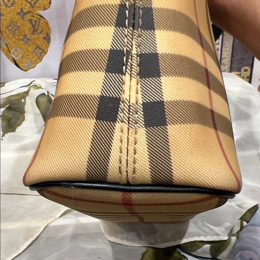 Burberry Tote - Picture 4 of 11